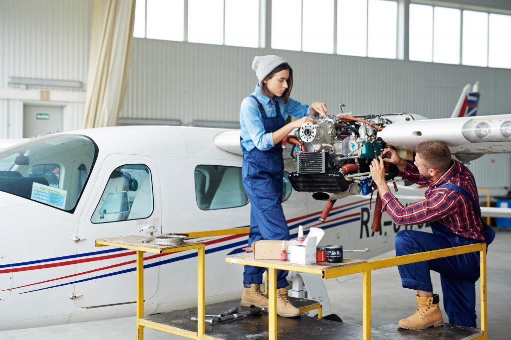 salary of an aircraft mechanic